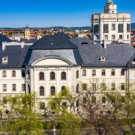 Unicornis Hotel Eger