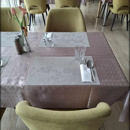 Unicornis Hotel Eger