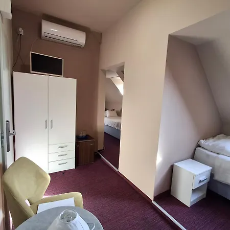 Unicornis Hotel Eger