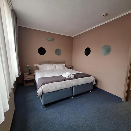 Hotel Unicornis Eger