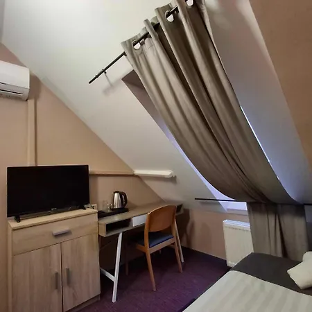 Hotel Unicornis 3*