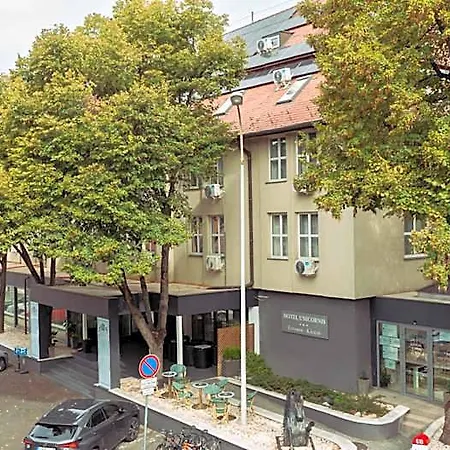 独角酒店 3* 埃格尔