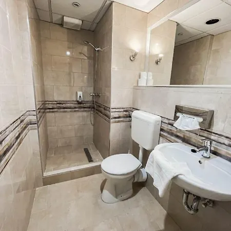 Unicornis Hotell Eger