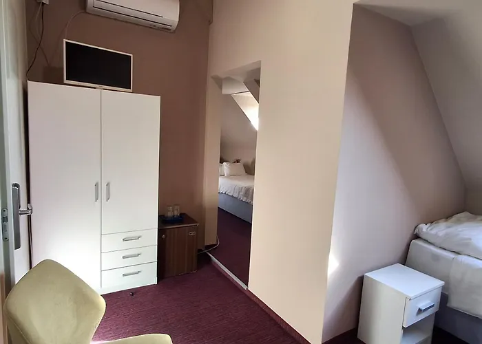 Unicornis Hotel Eger